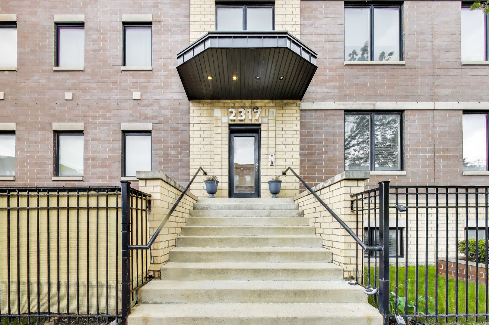 2317 W ARMITAGE Avenue Unit: 1W