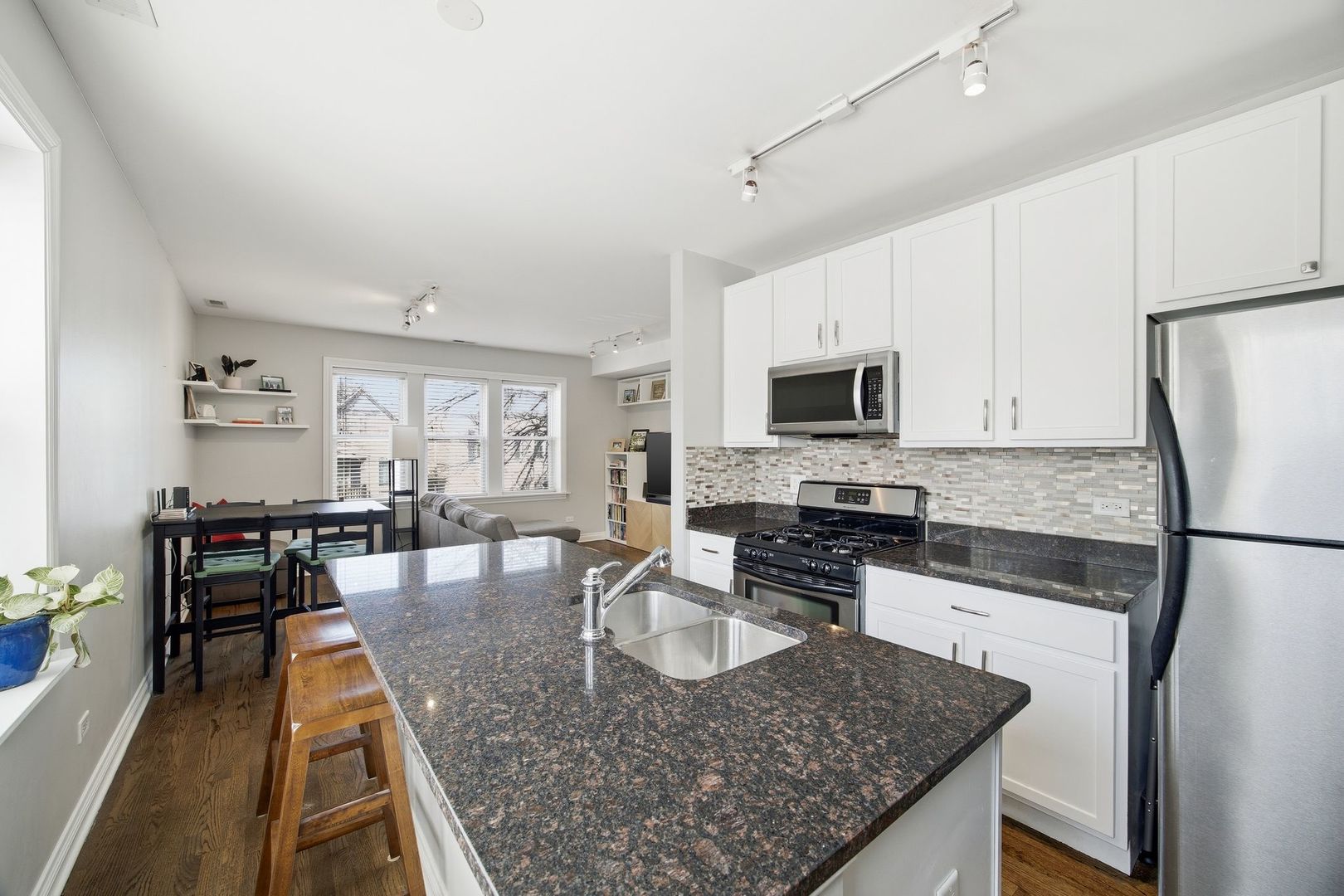 2243 W Ainslie Street Unit: 2W