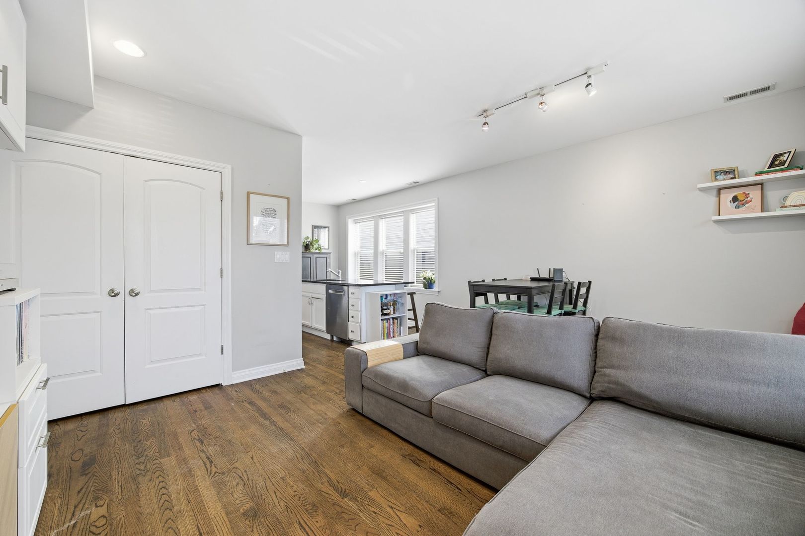 2243 W Ainslie Street Unit: 2W