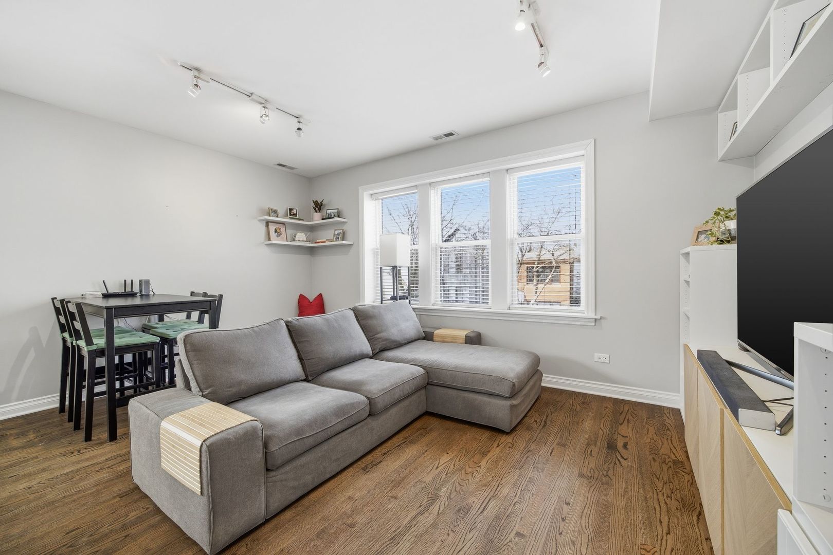 2243 W Ainslie Street Unit: 2W