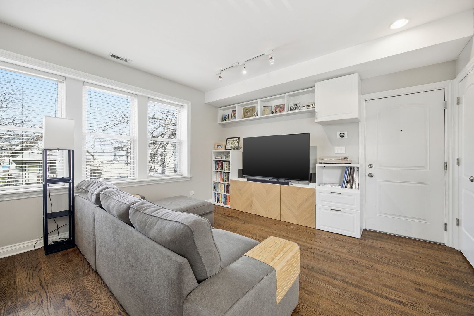 2243 W Ainslie Street Unit: 2W