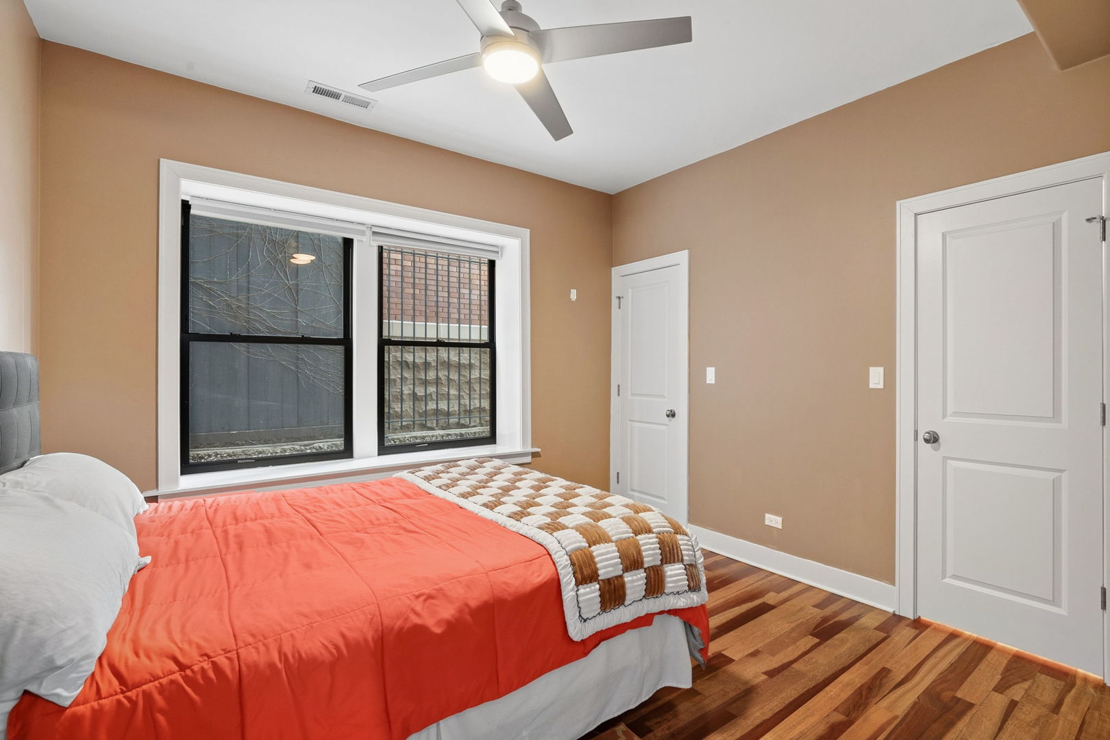 1234 W BRYN MAWR Avenue Unit: G