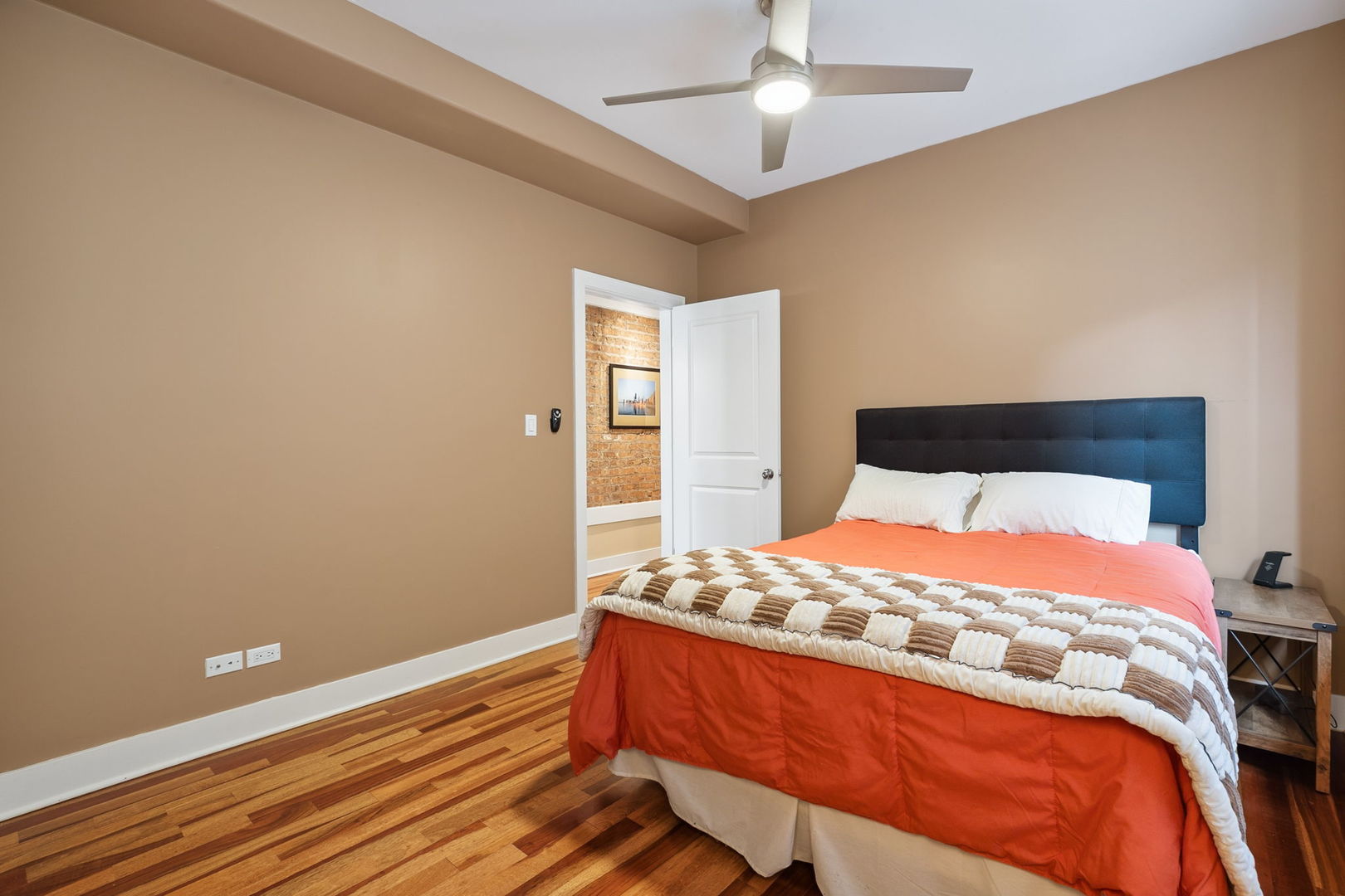 1234 W BRYN MAWR Avenue Unit: G