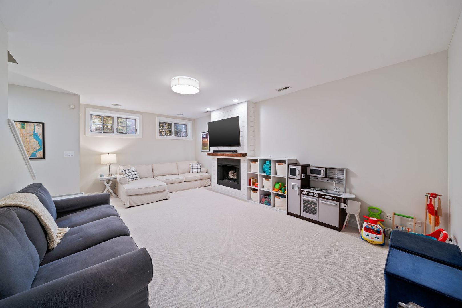 2120 W Churchill Street