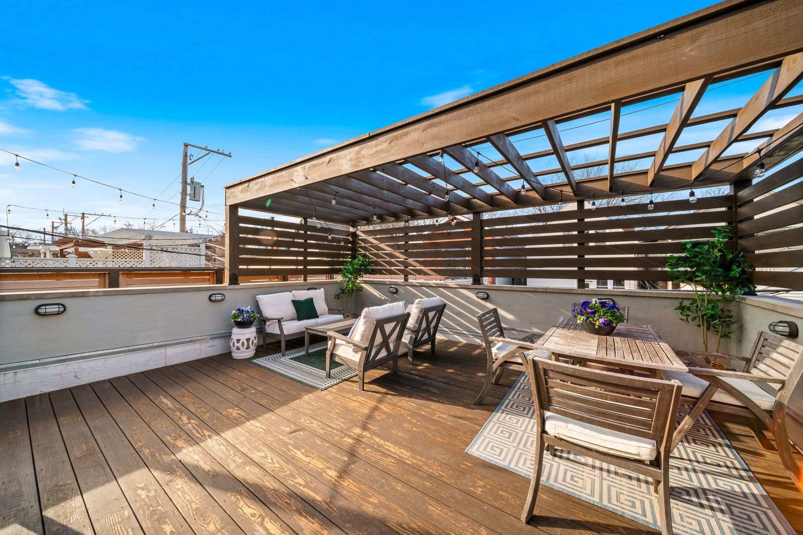 2120 W Churchill Street