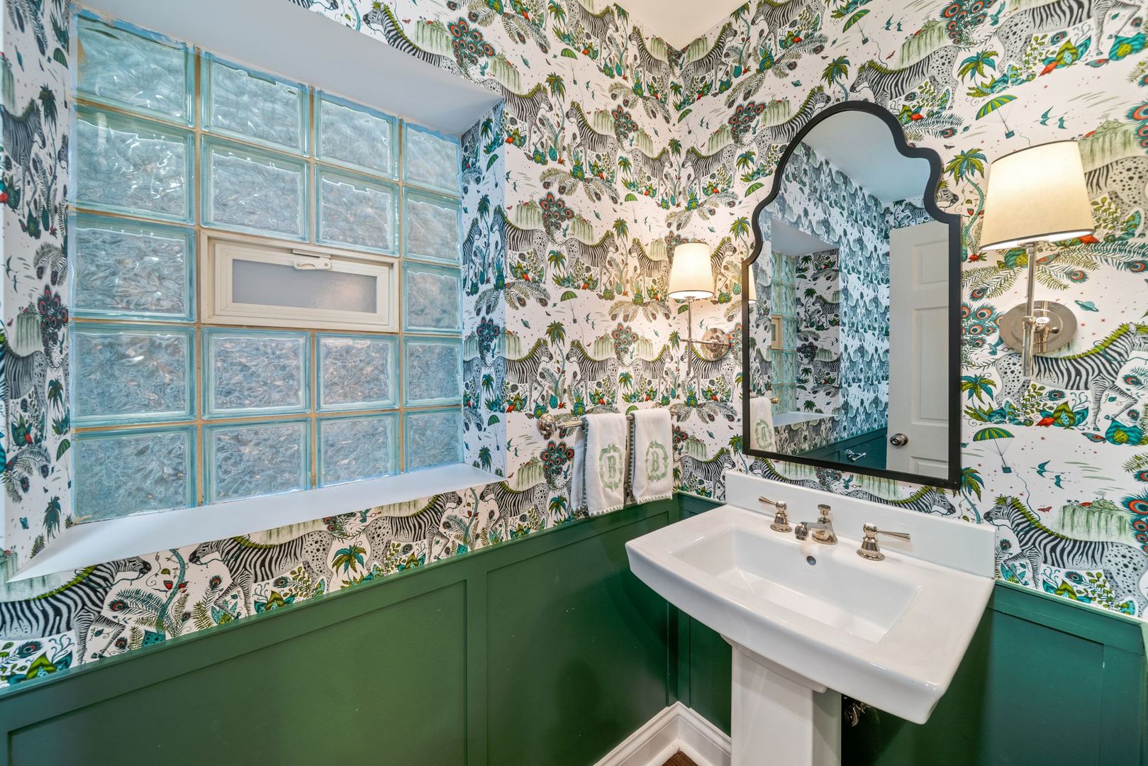 2120 W Churchill Street