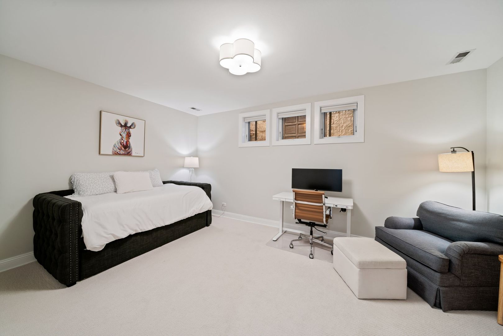 2120 W Churchill Street