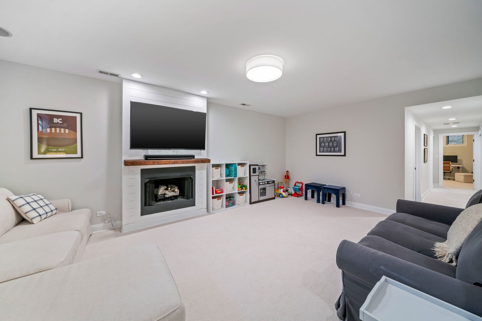 2120 W Churchill Street