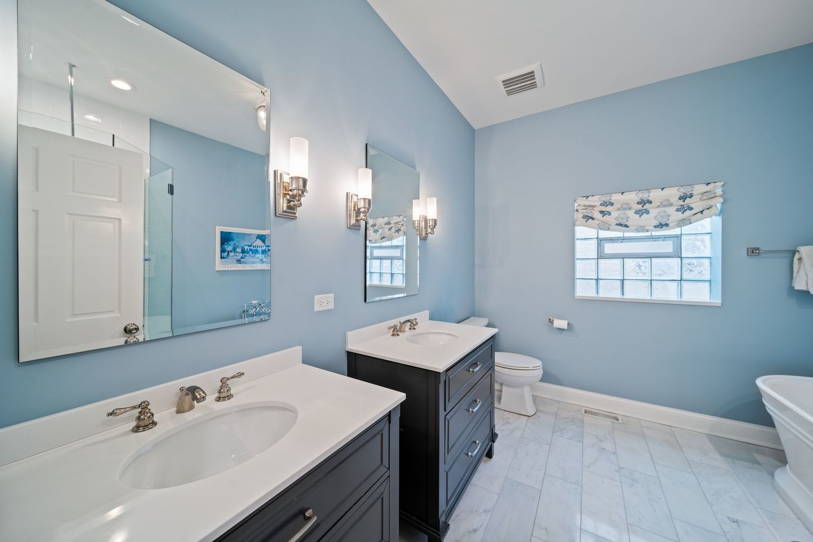 2120 W Churchill Street