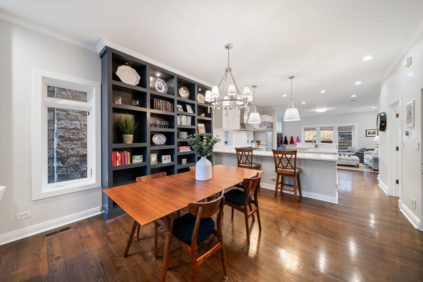 2120 W Churchill Street