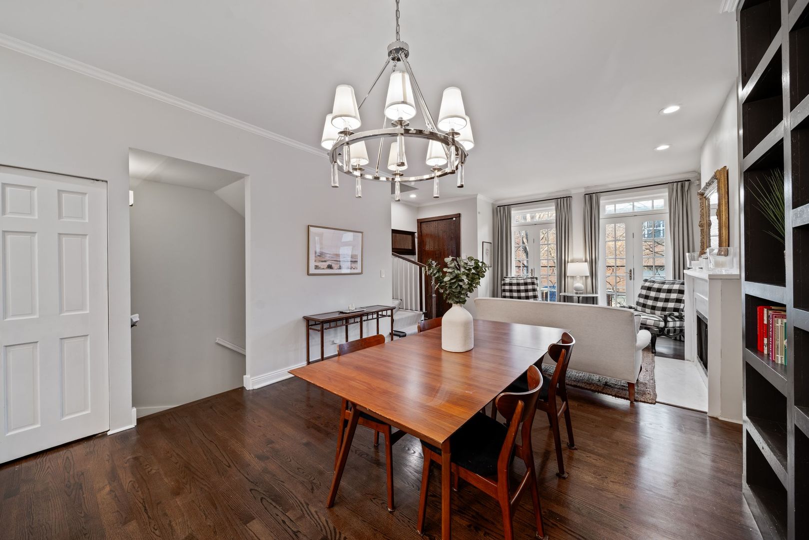 2120 W Churchill Street