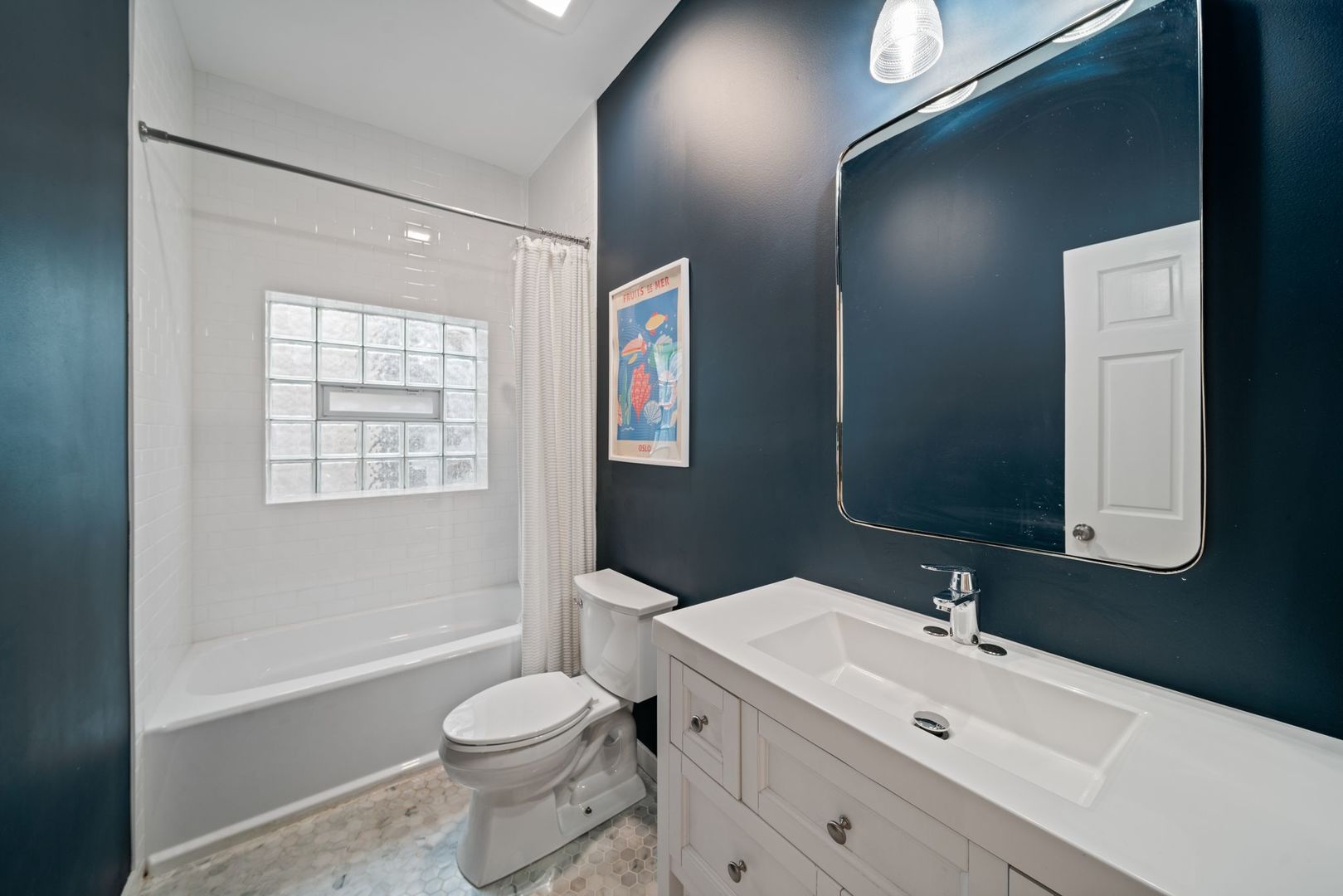 2120 W Churchill Street