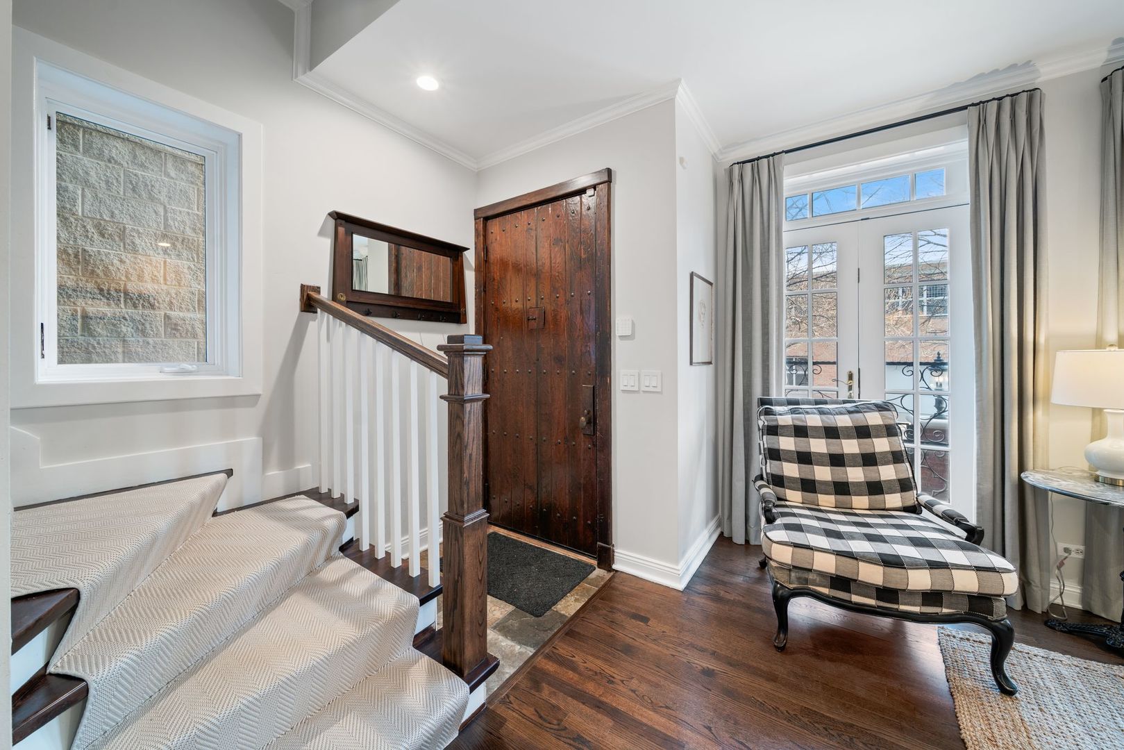 2120 W Churchill Street