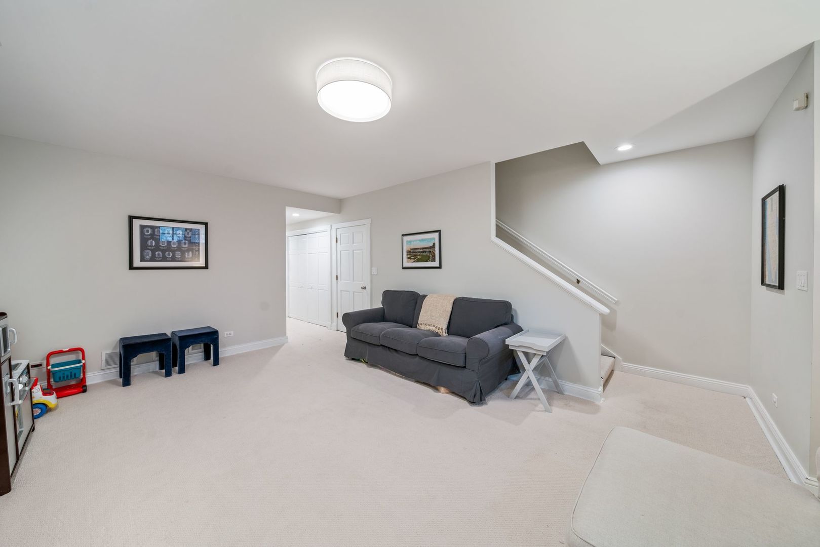 2120 W Churchill Street