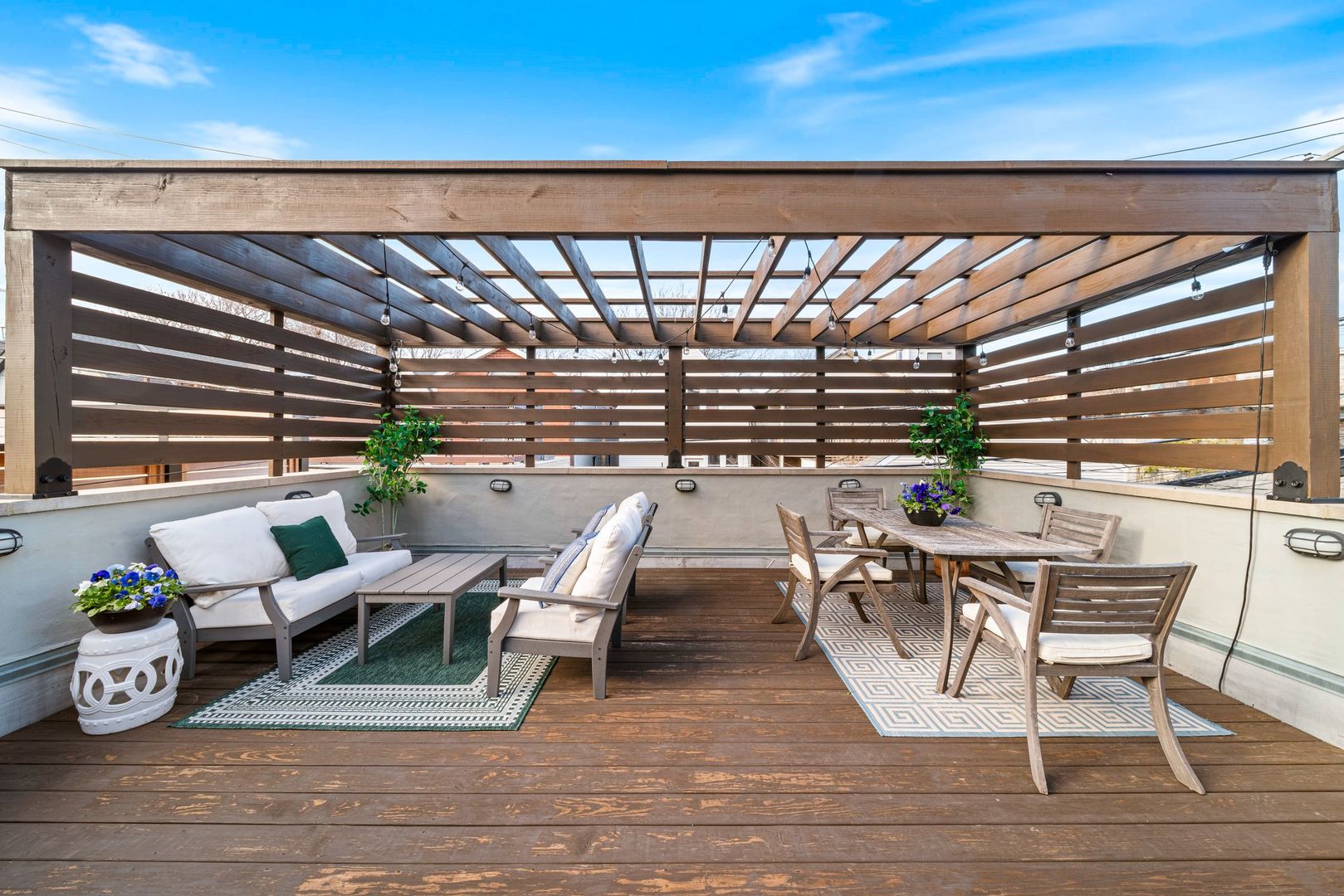 2120 W Churchill Street