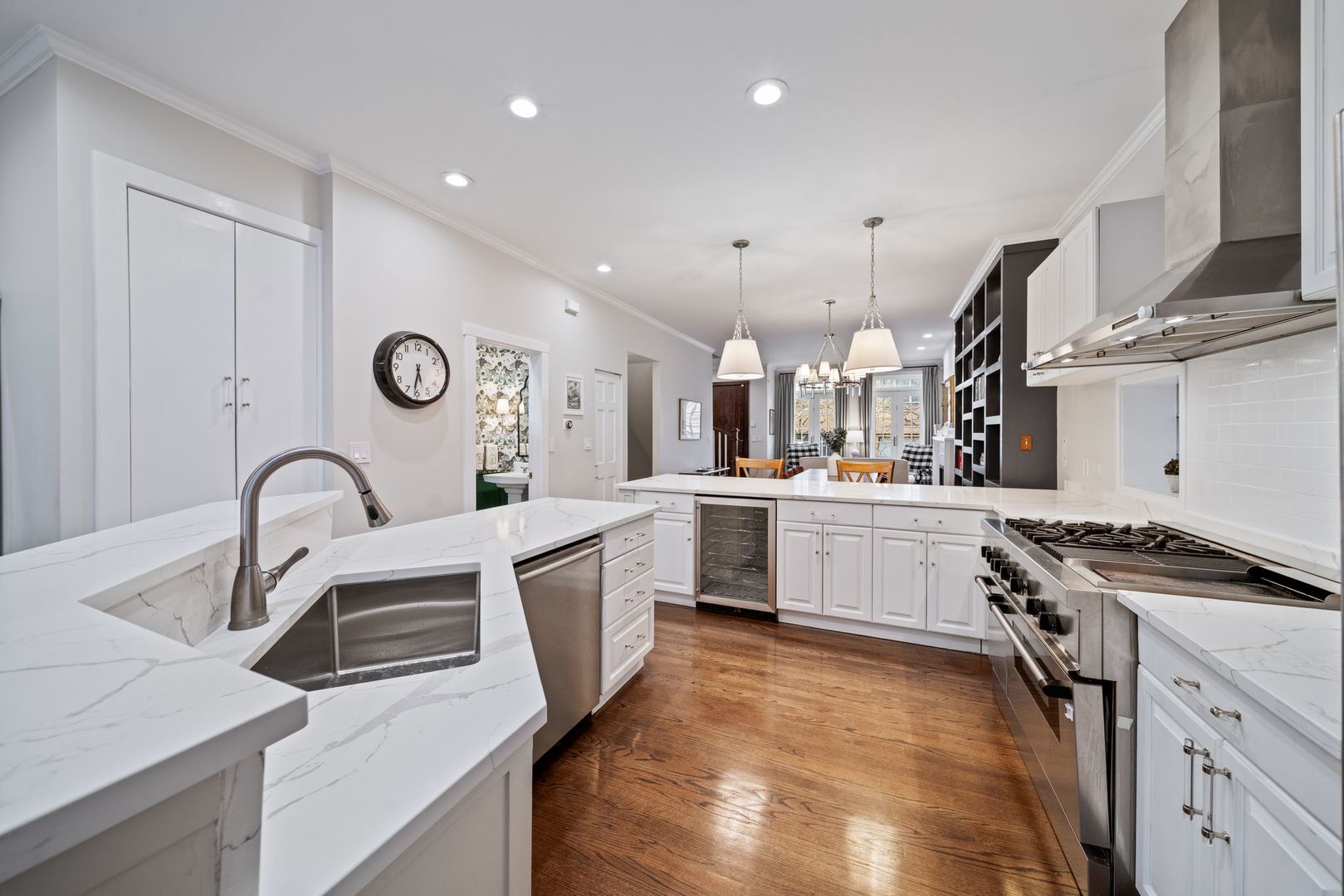 2120 W Churchill Street