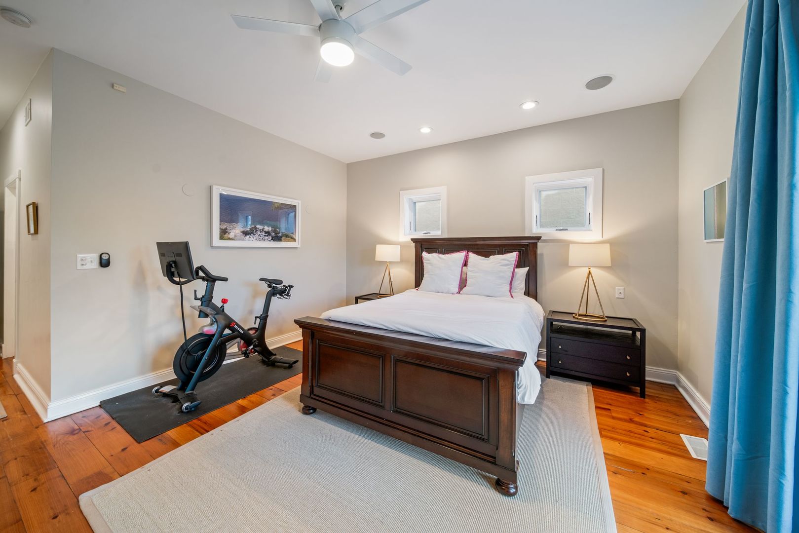 2120 W Churchill Street