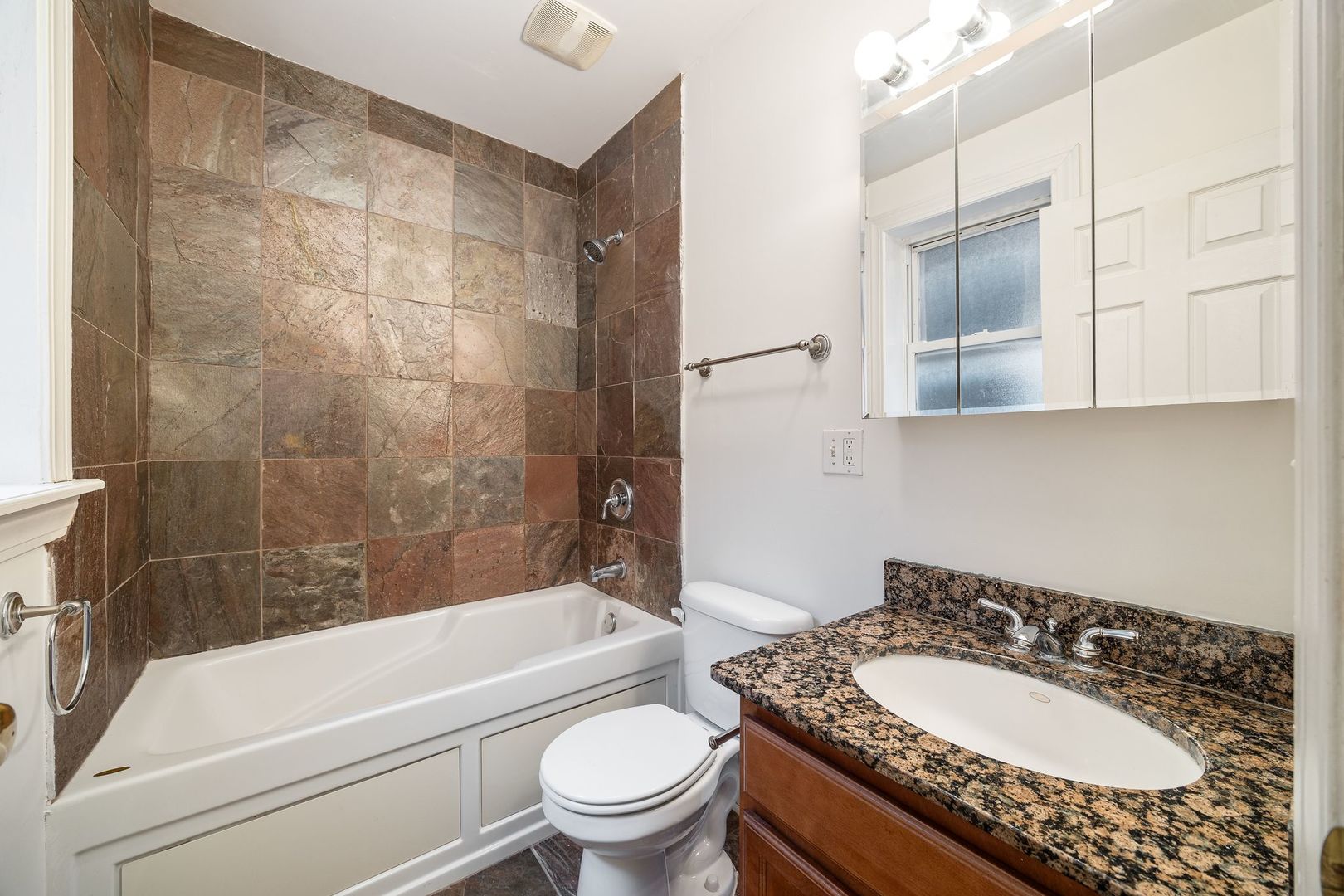 2533 W BERWYN Street Unit: 2