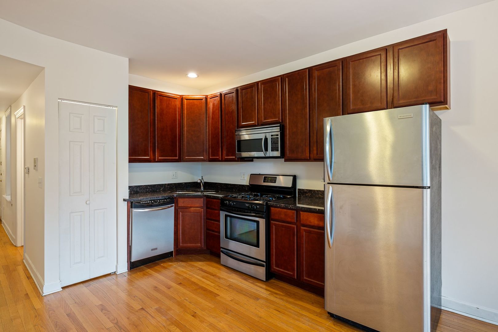 2533 W BERWYN Street Unit: 2