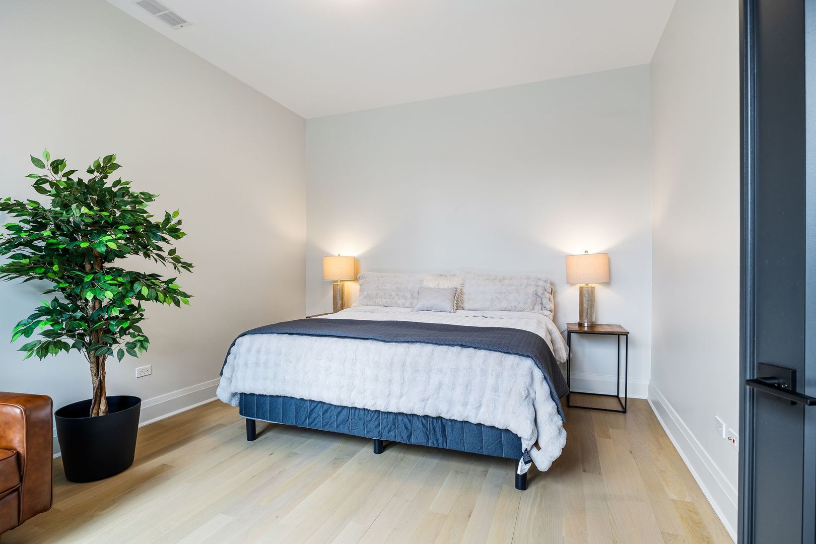 1110 W Schubert Avenue Unit: 203