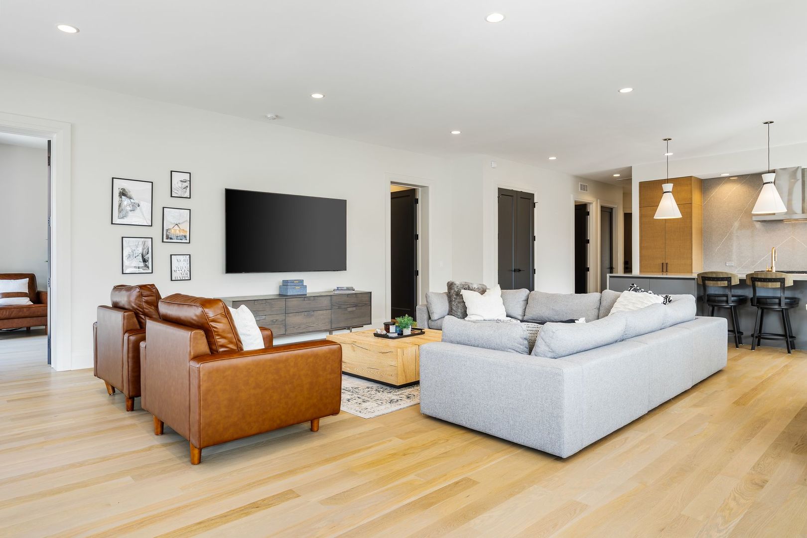 1110 W Schubert Avenue Unit: 203