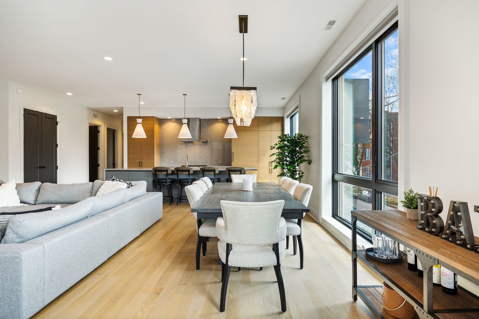 1110 W Schubert Avenue Unit: 203