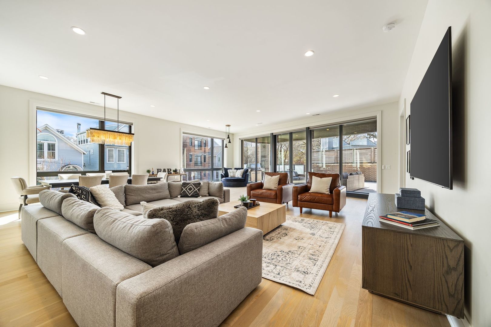 1110 W Schubert Avenue Unit: 203