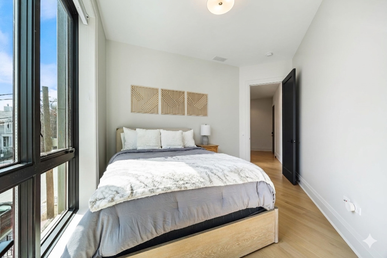 1110 W Schubert Avenue Unit: 203