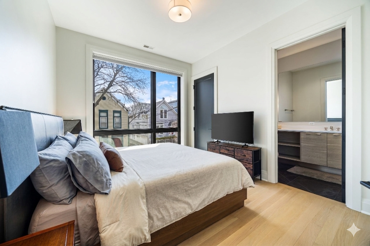 1110 W Schubert Avenue Unit: 203