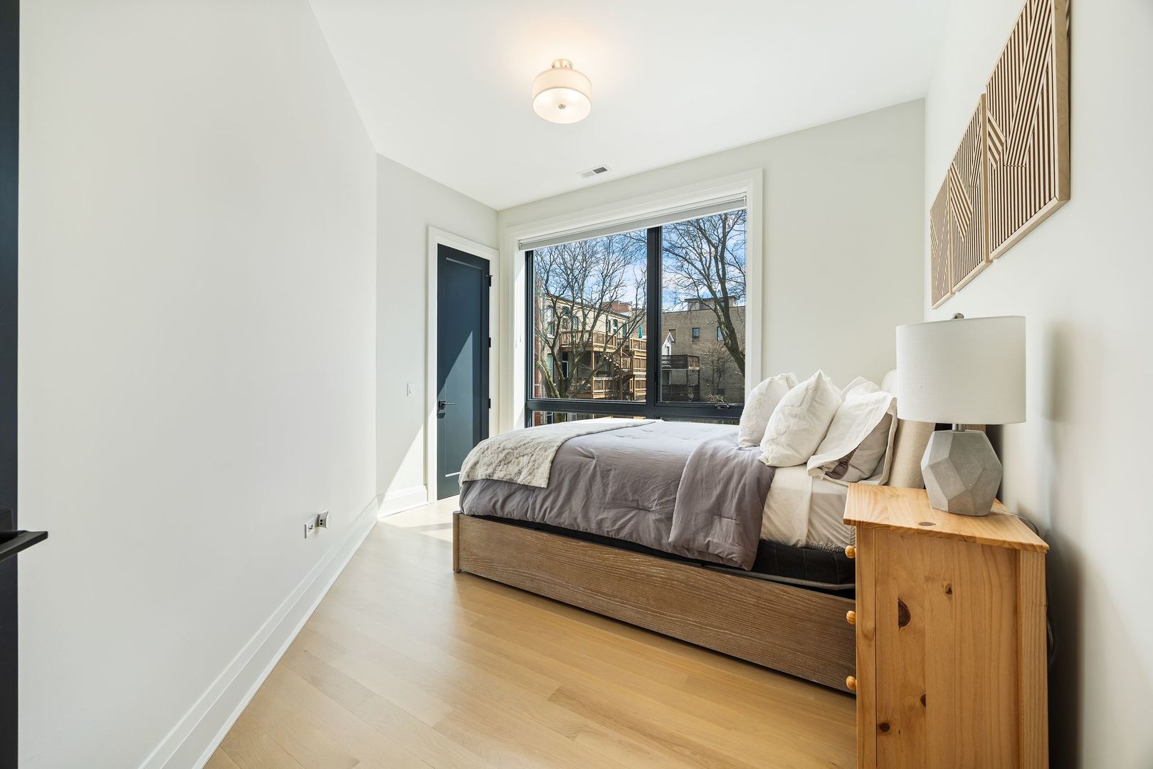 1110 W Schubert Avenue Unit: 203