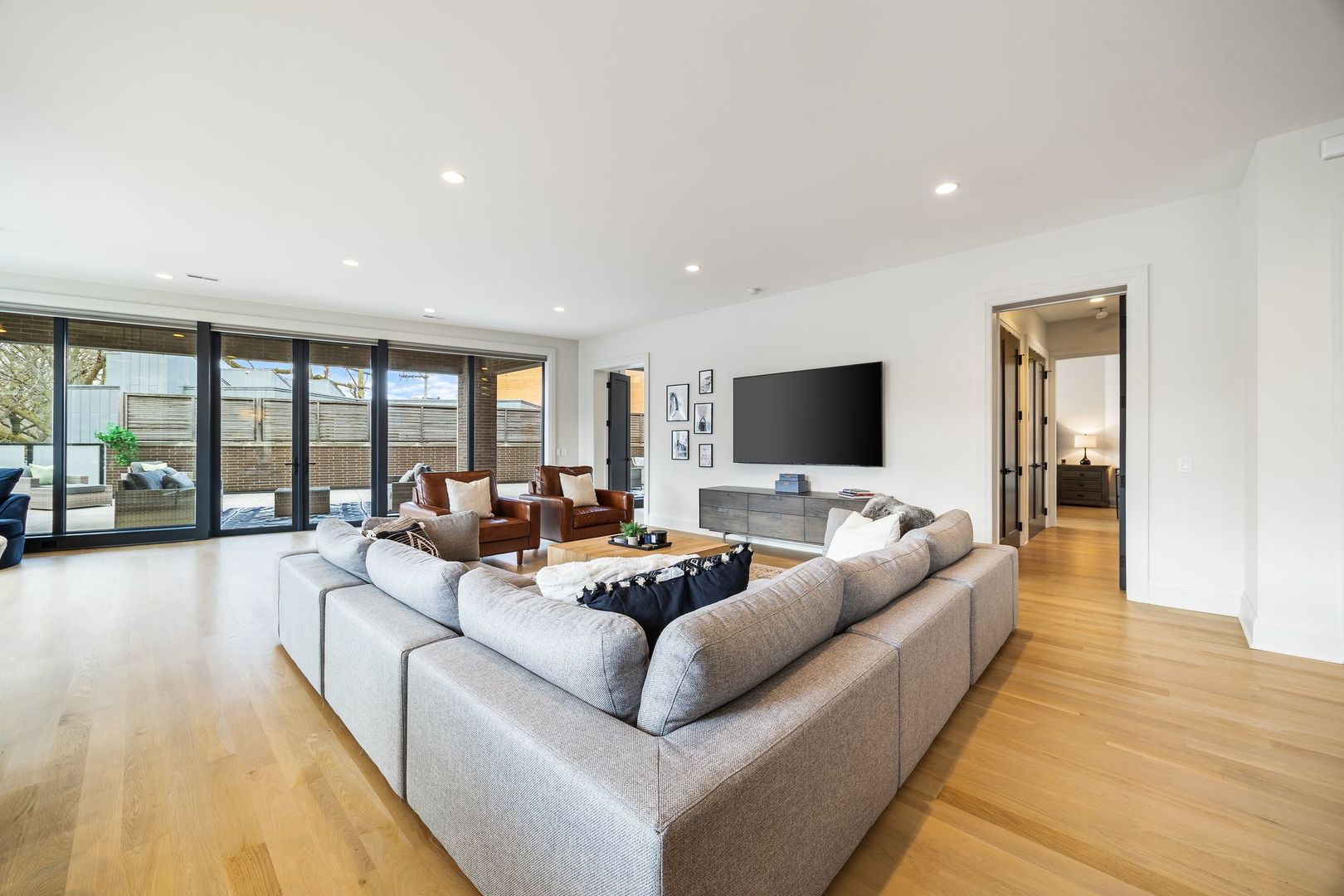 1110 W Schubert Avenue Unit: 203