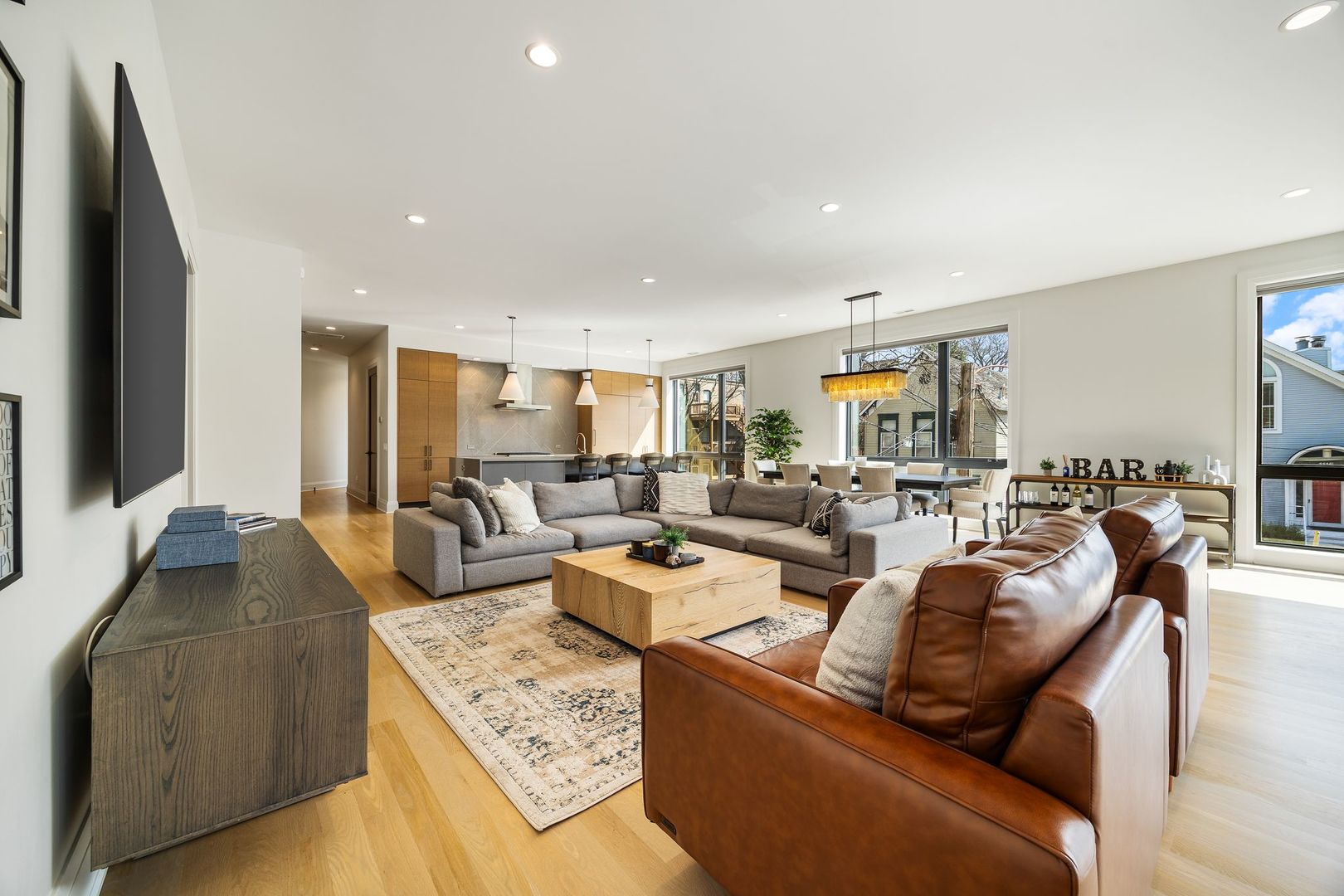 1110 W Schubert Avenue Unit: 203