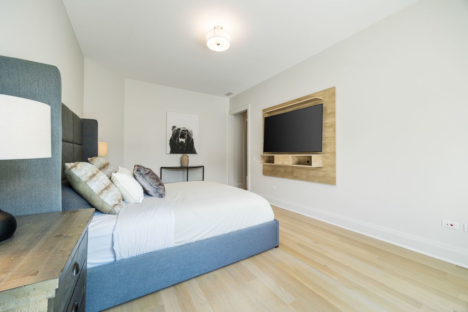 1110 W Schubert Avenue Unit: 203