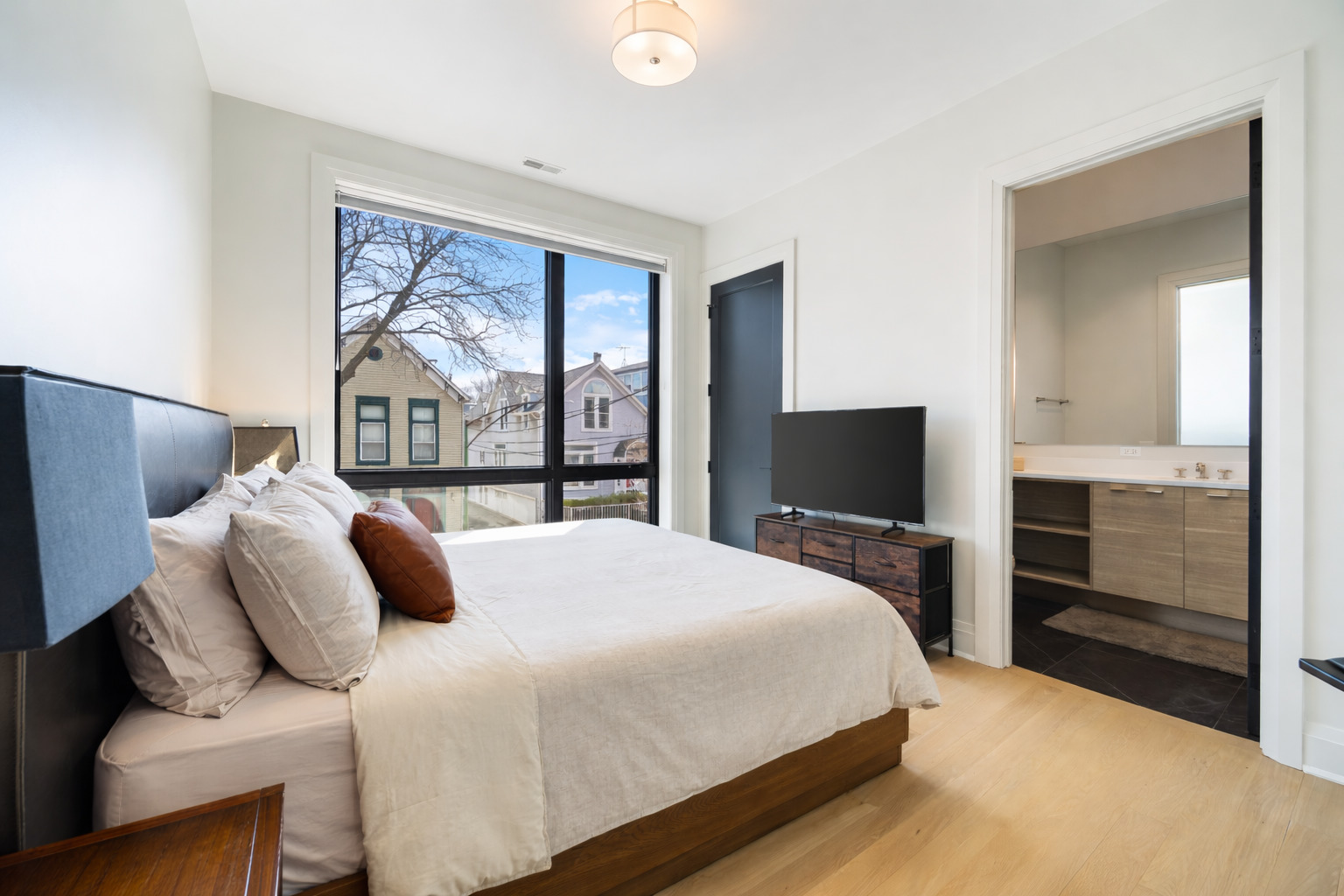 1110 W Schubert Avenue Unit: 203