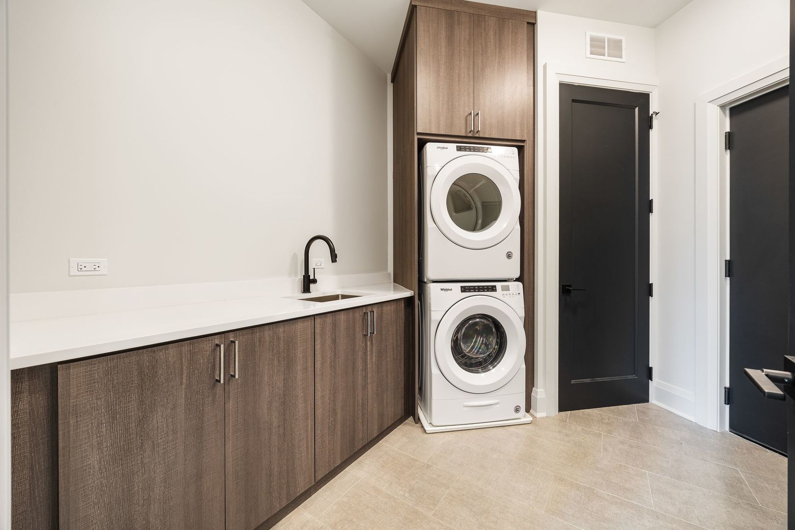 1110 W Schubert Avenue Unit: 203