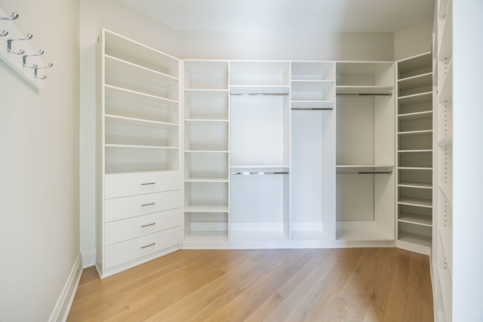 1110 W Schubert Avenue Unit: 203