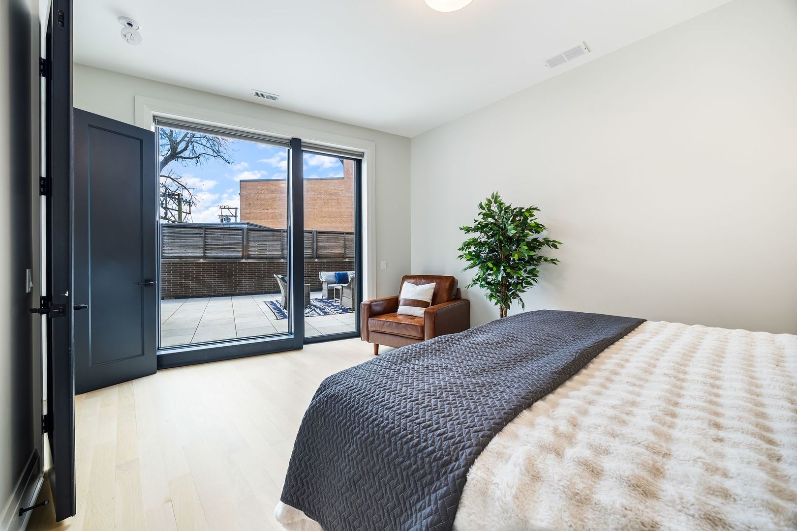 1110 W Schubert Avenue Unit: 203