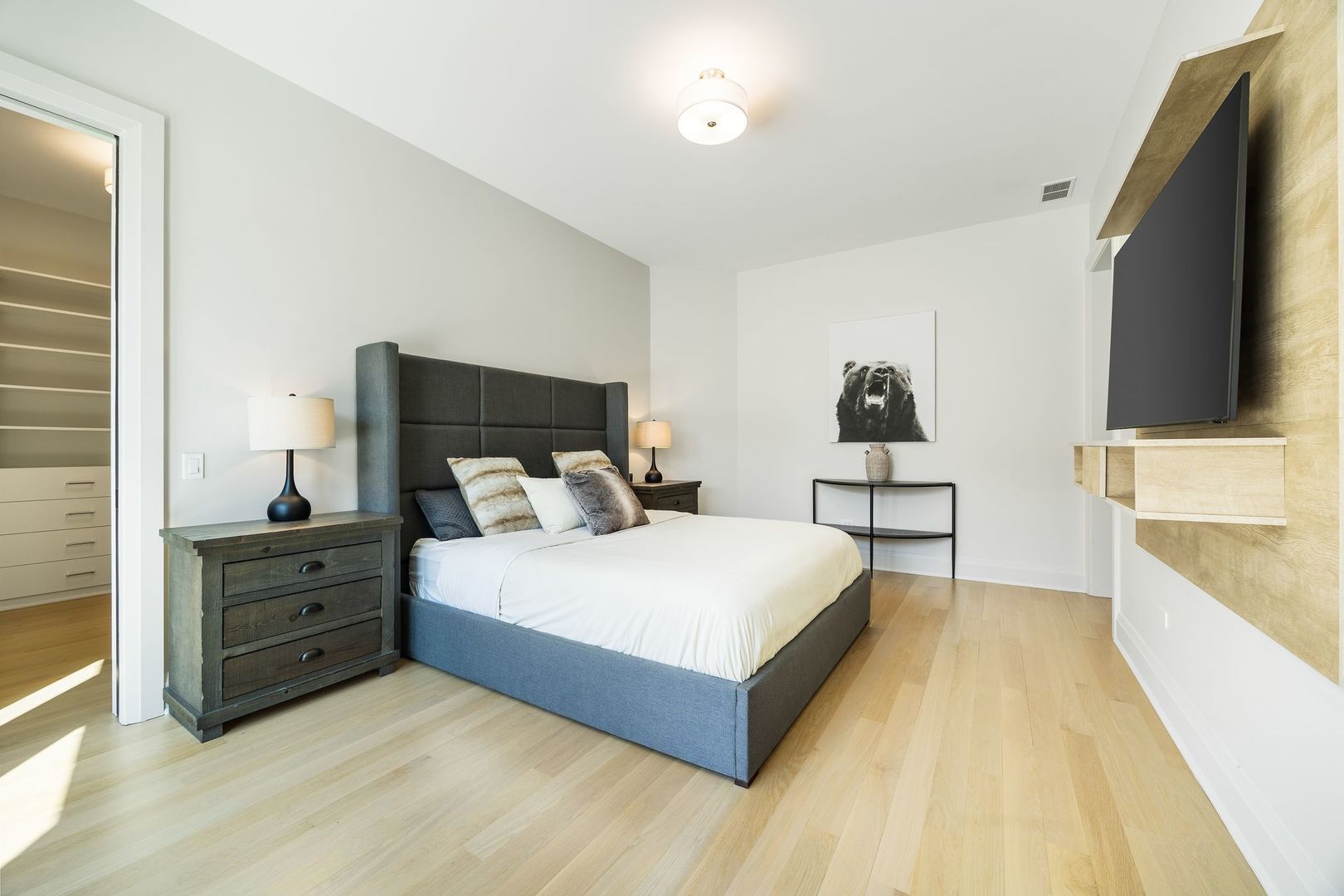 1110 W Schubert Avenue Unit: 203