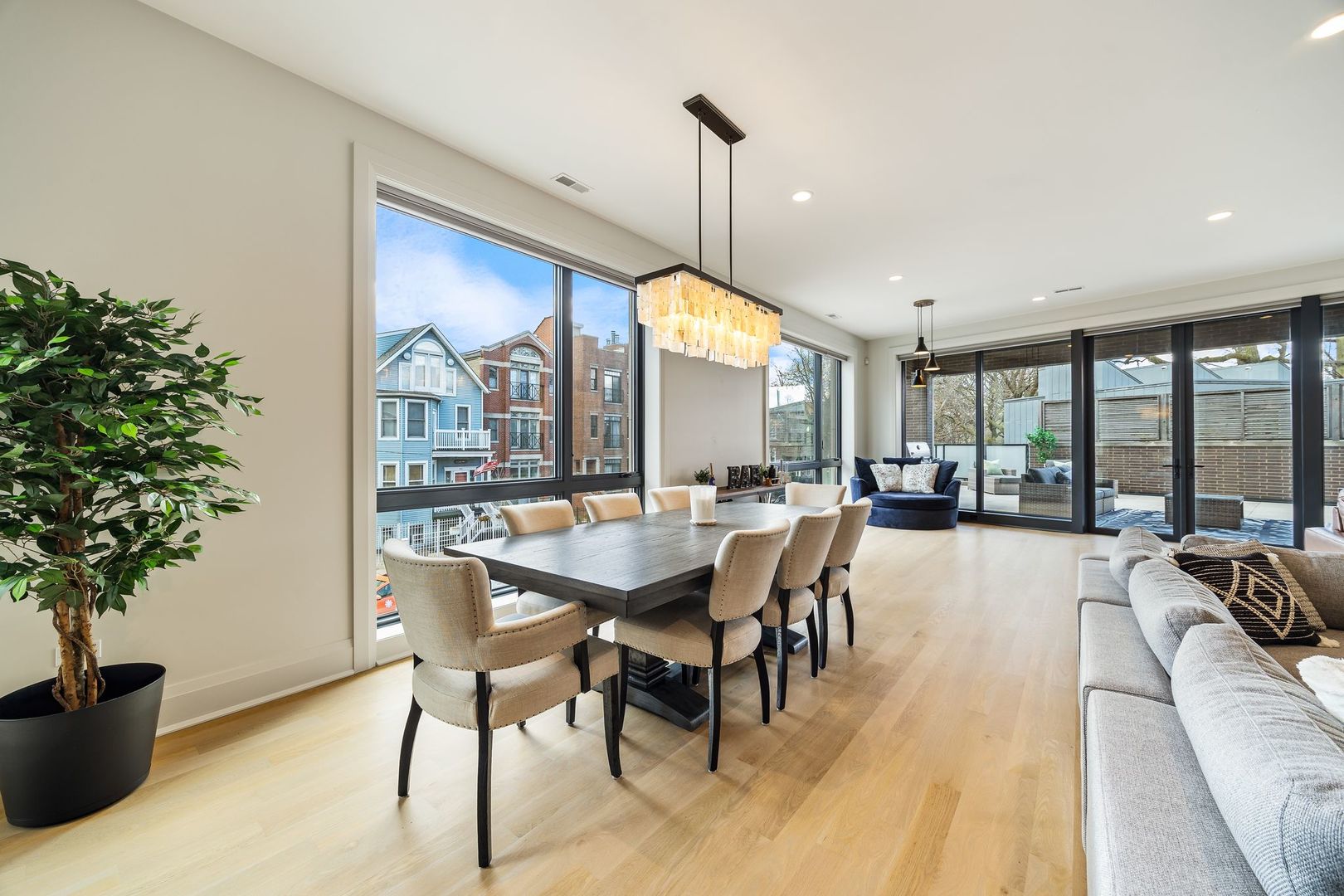 1110 W Schubert Avenue Unit: 203