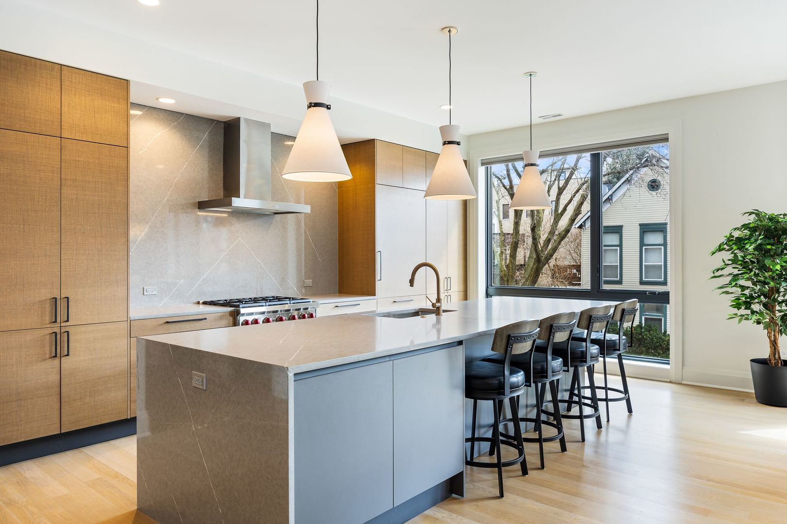 1110 W Schubert Avenue Unit: 203