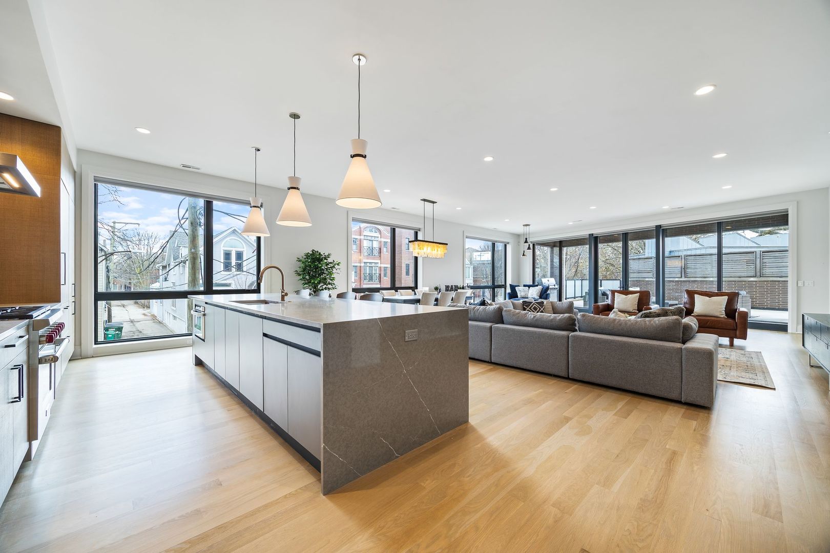 1110 W Schubert Avenue Unit: 203