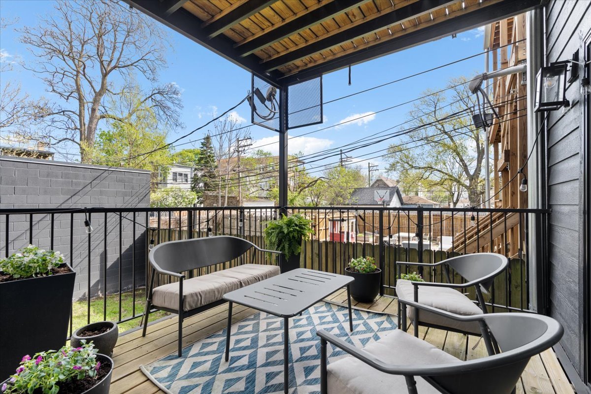 3432 W Belden Avenue Unit: 1