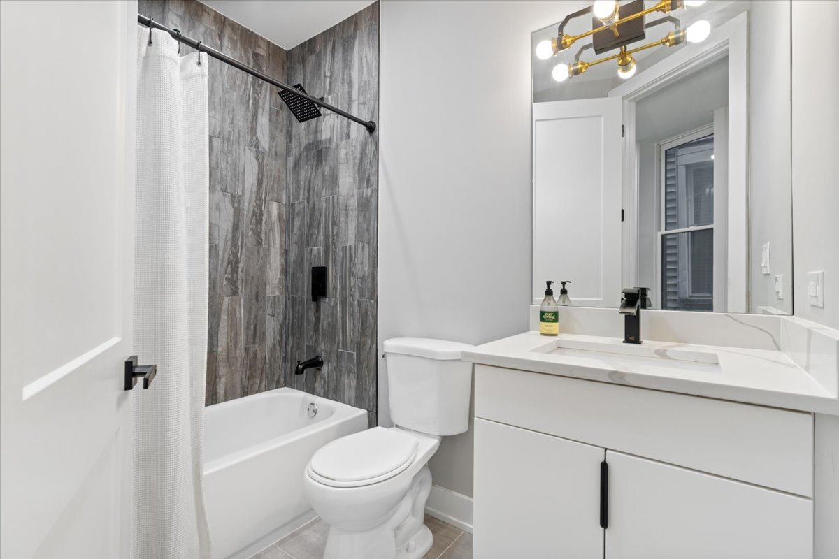 3432 W Belden Avenue Unit: 1