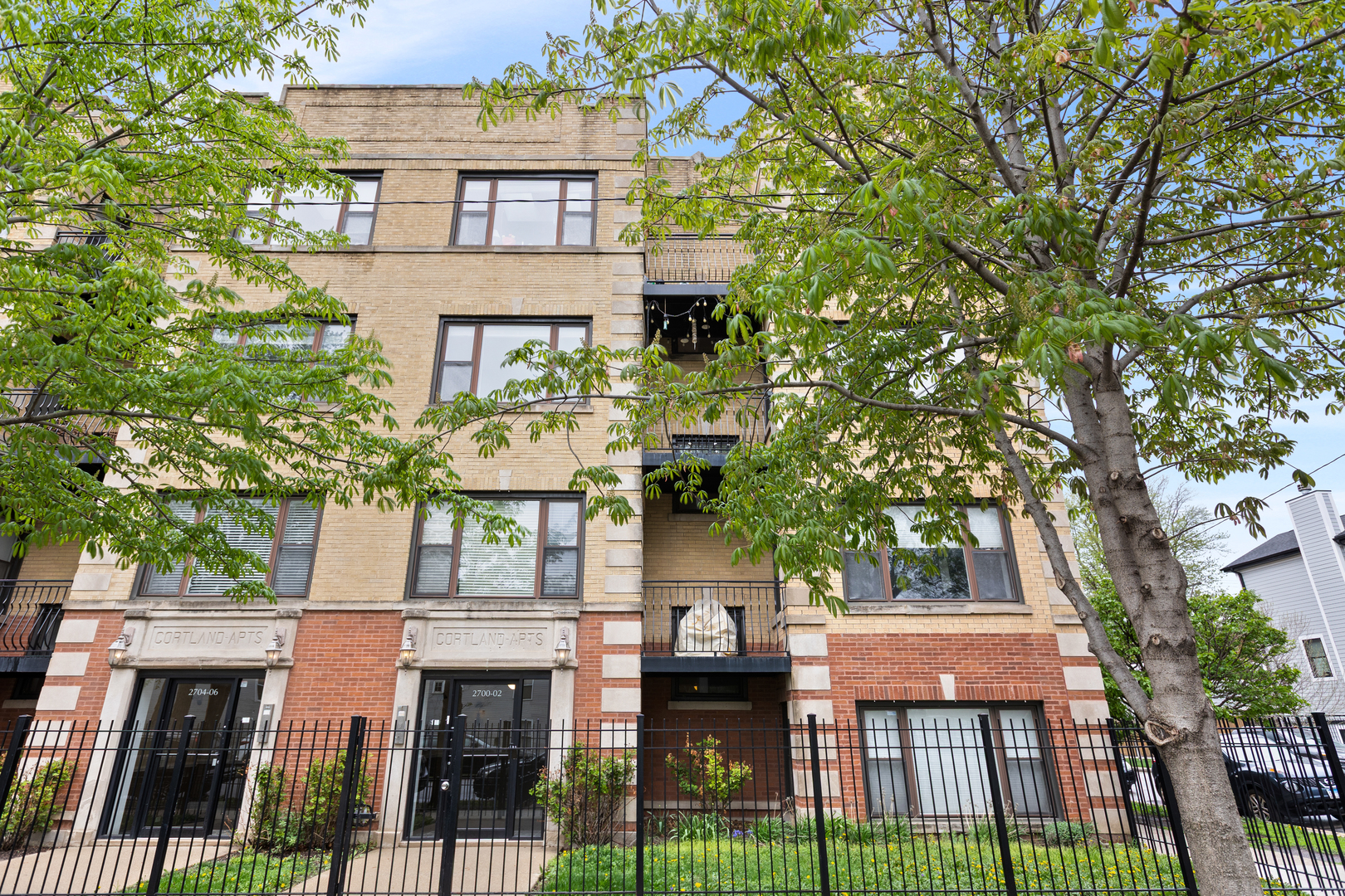2702 W CORTLAND Avenue Unit: 2