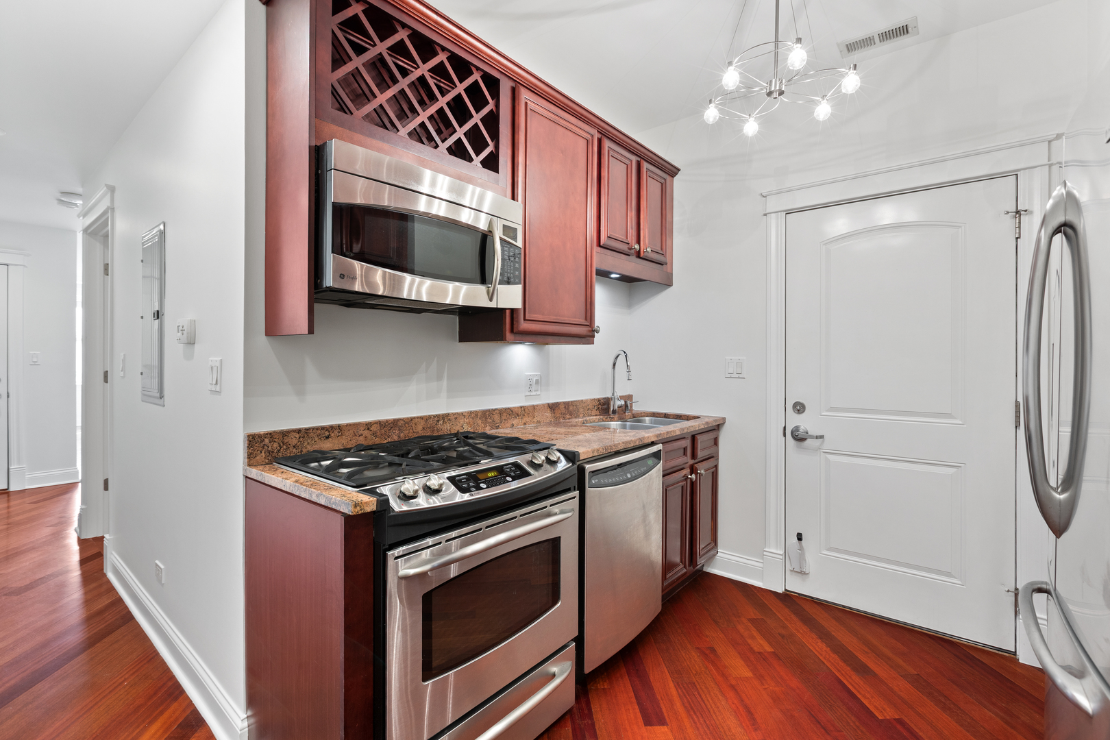 2702 W CORTLAND Avenue Unit: 2