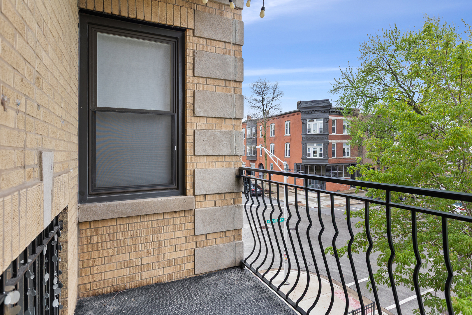 2702 W CORTLAND Avenue Unit: 2