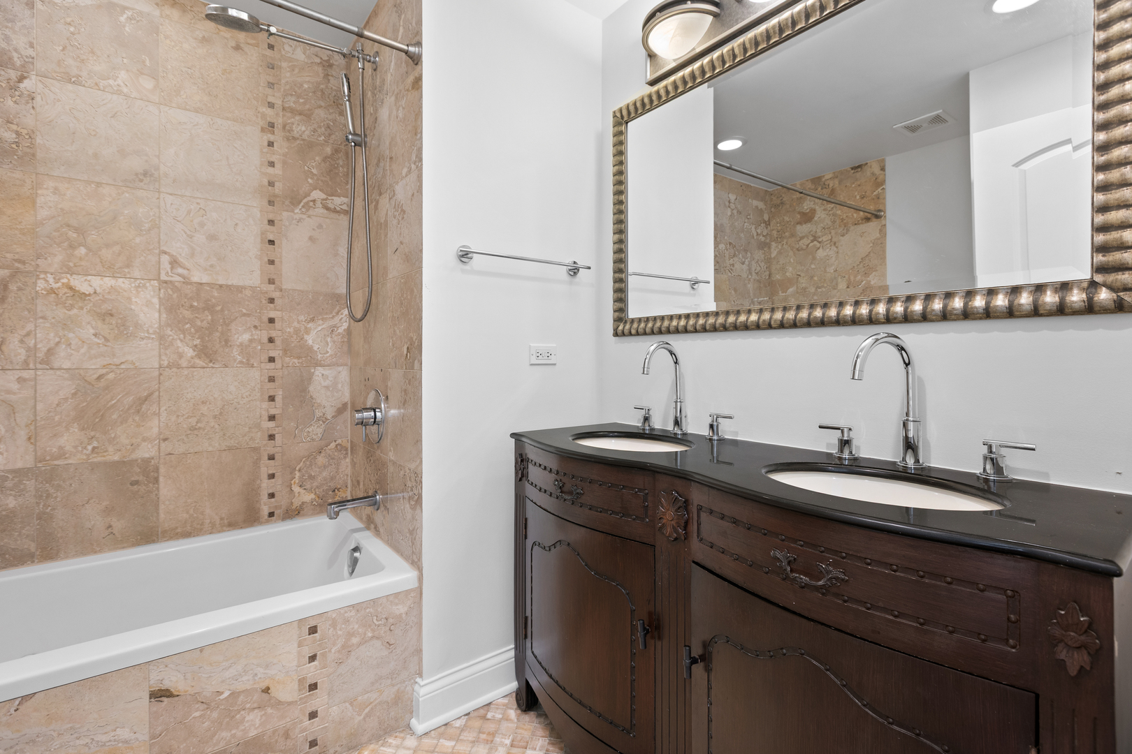 2702 W CORTLAND Avenue Unit: 2