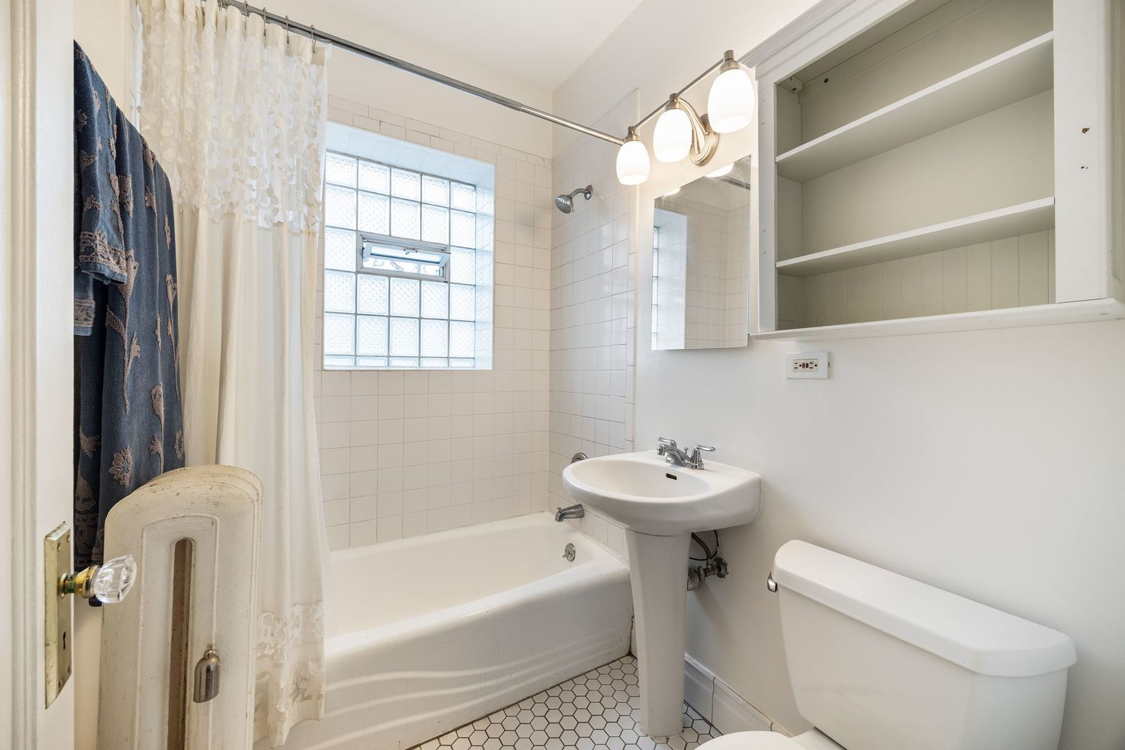 3101 N Kenmore Avenue Unit: 3