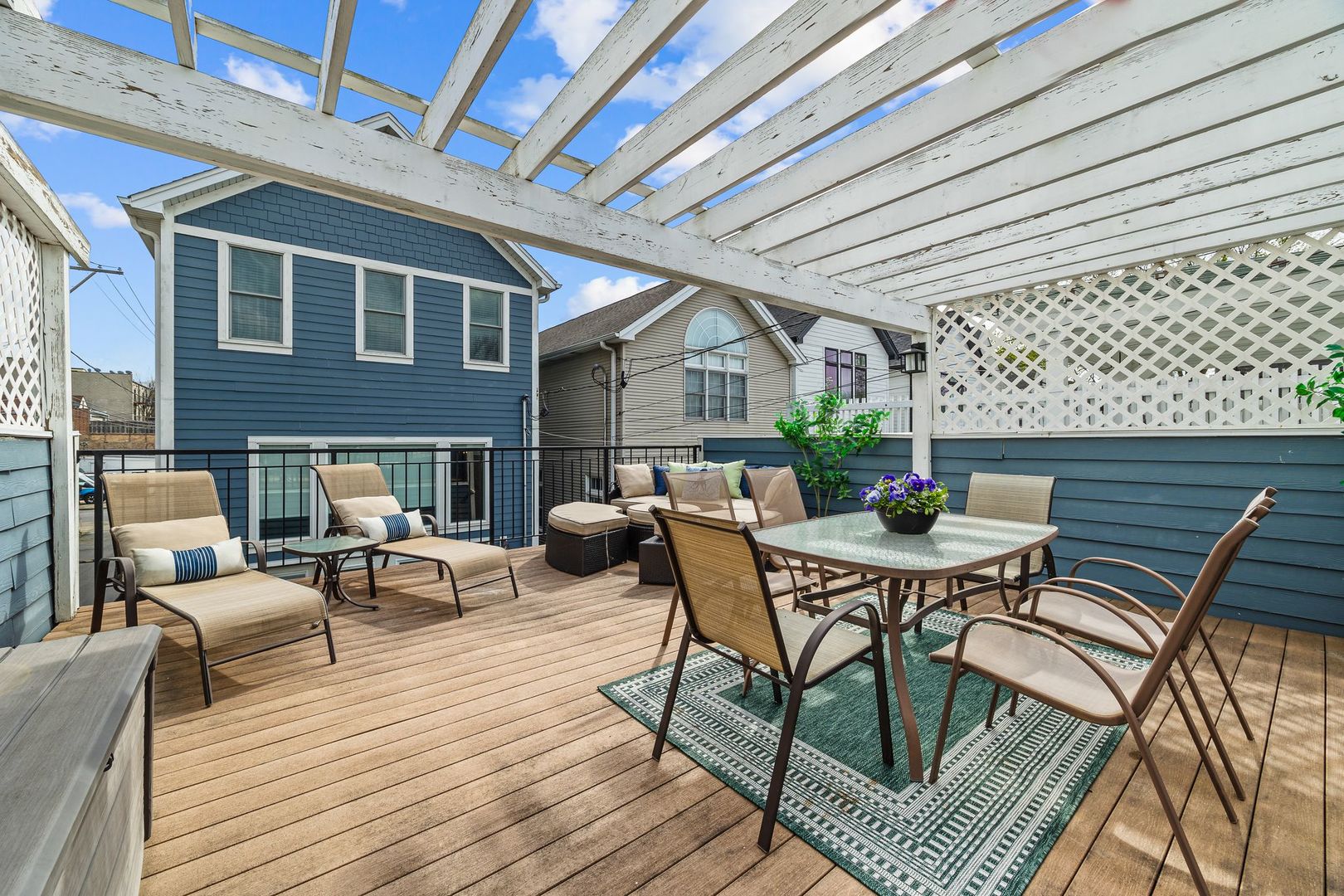 2414 W Berteau Avenue