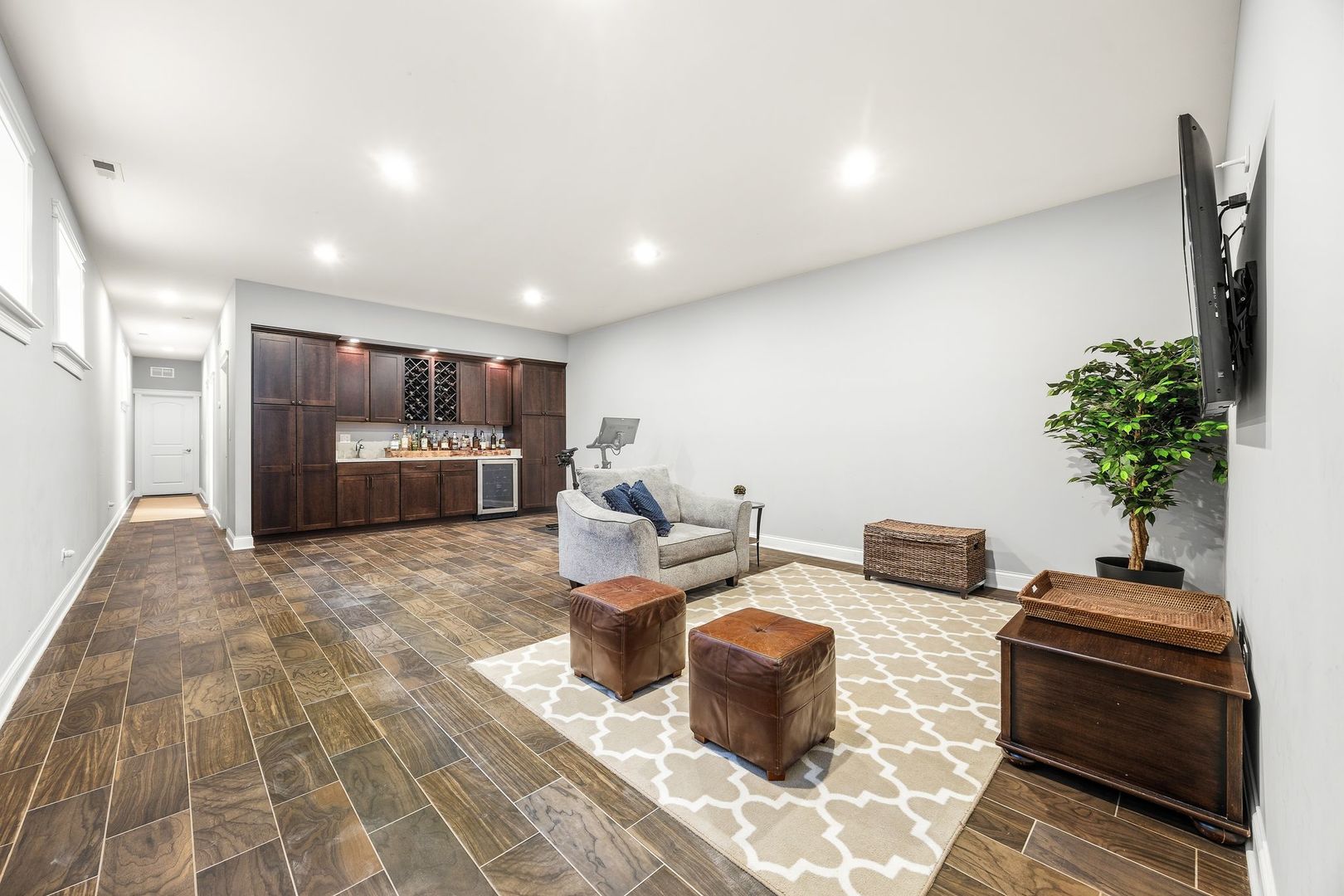 2414 W Berteau Avenue
